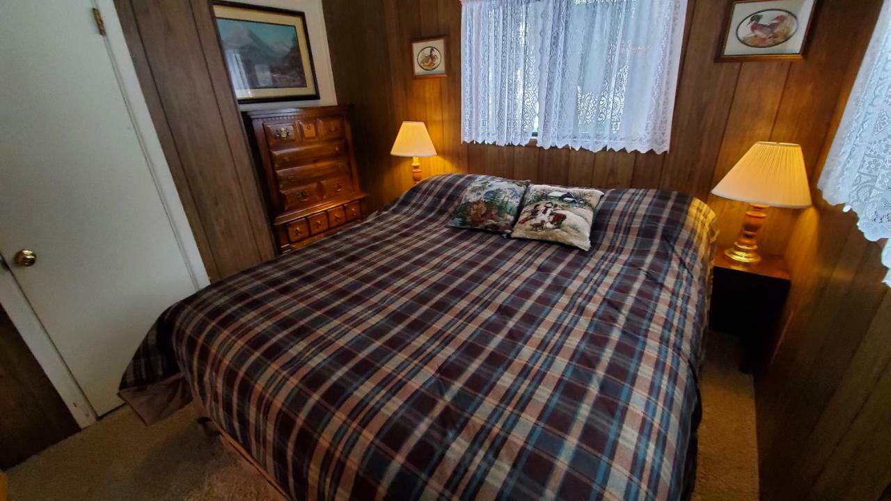 Reverse Creek Lodge June Lake Room photo