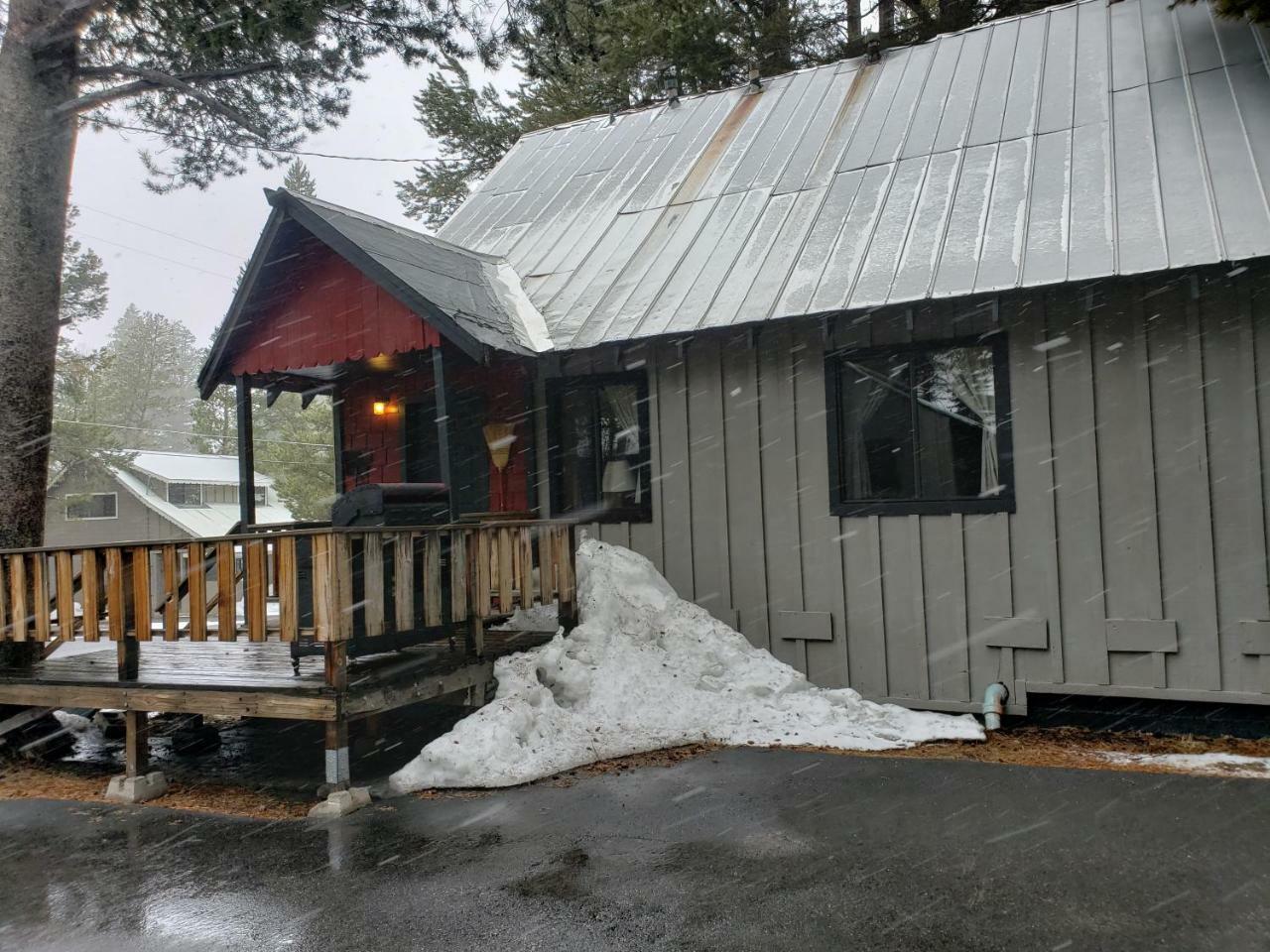 Reverse Creek Lodge June Lake Room photo