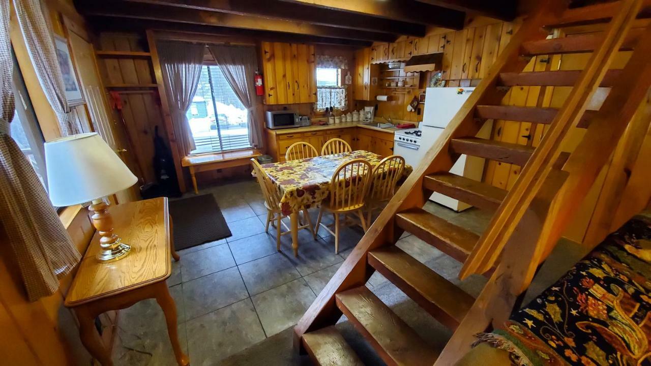 Reverse Creek Lodge June Lake Room photo
