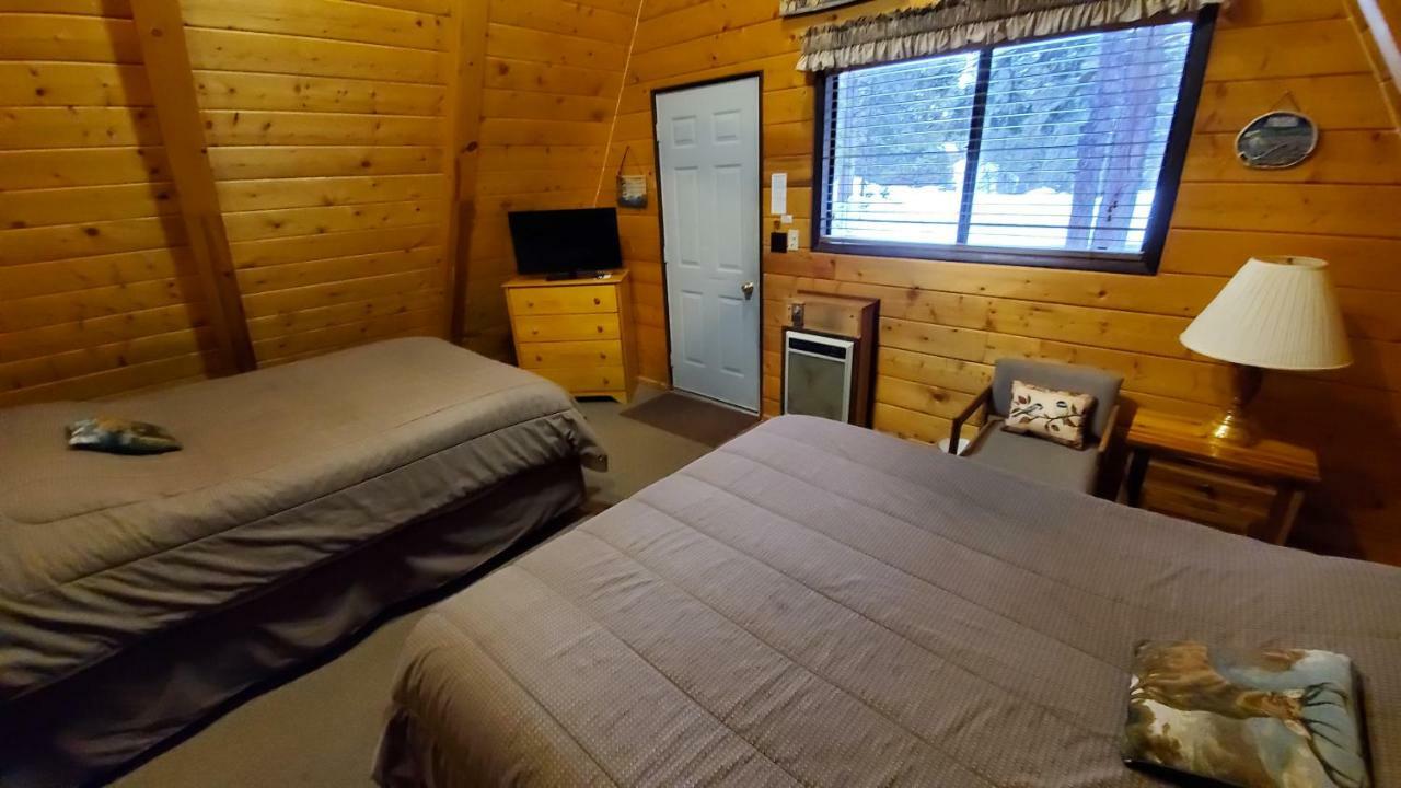 Reverse Creek Lodge June Lake Room photo