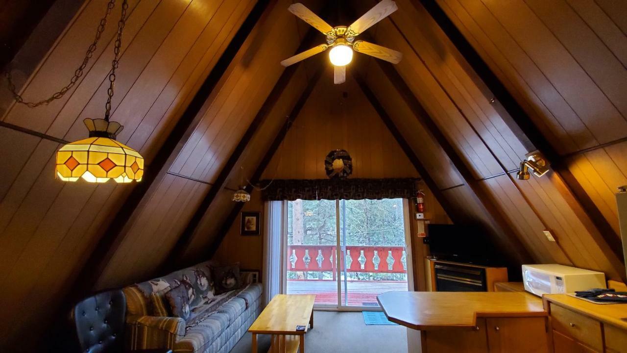 Reverse Creek Lodge June Lake Room photo
