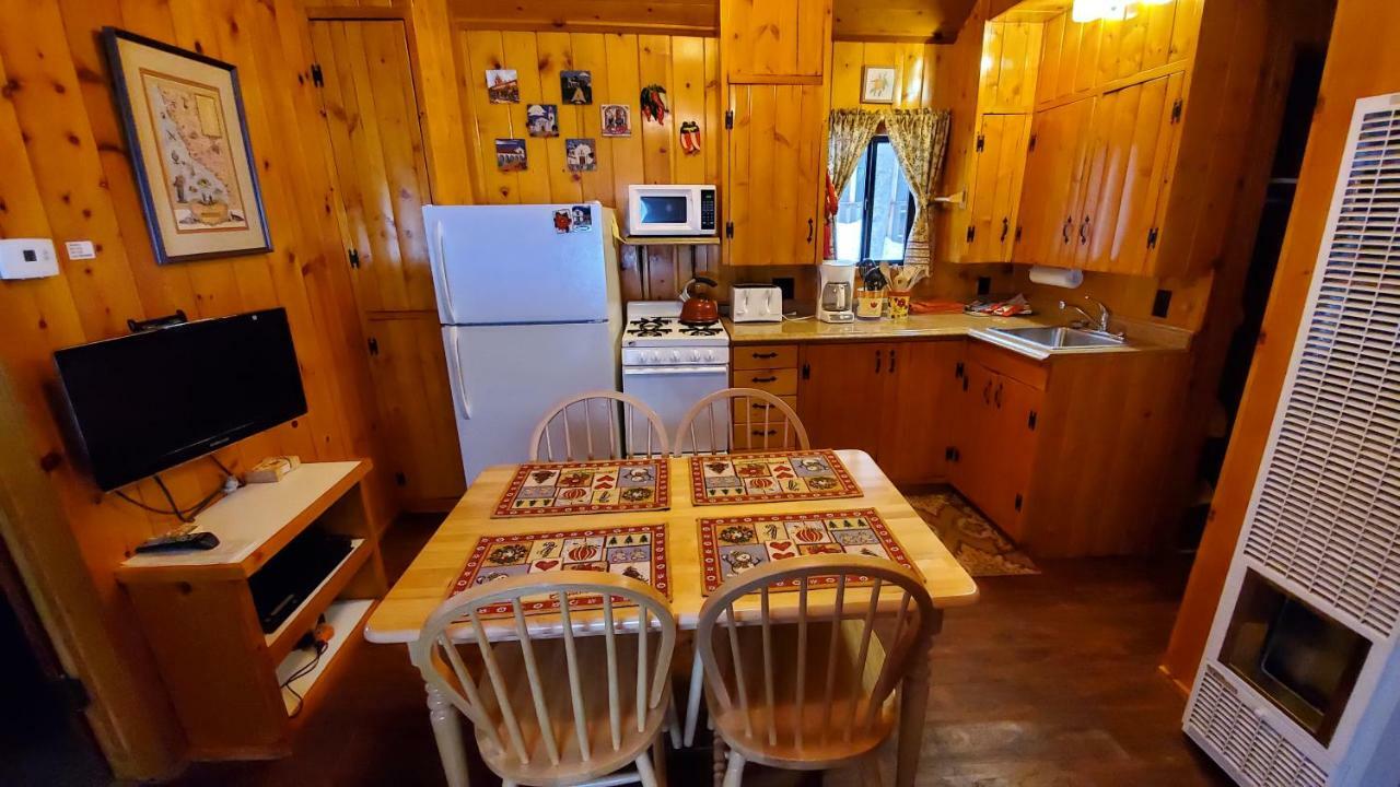 Reverse Creek Lodge June Lake Room photo