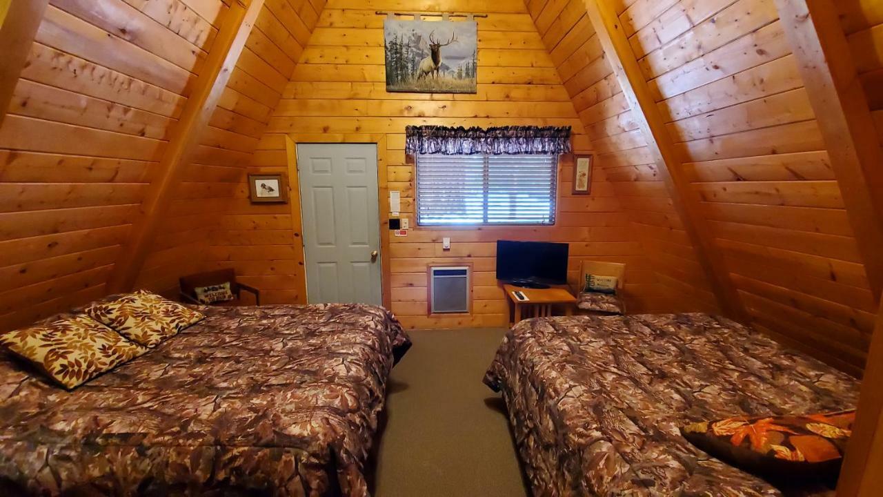 Reverse Creek Lodge June Lake Room photo