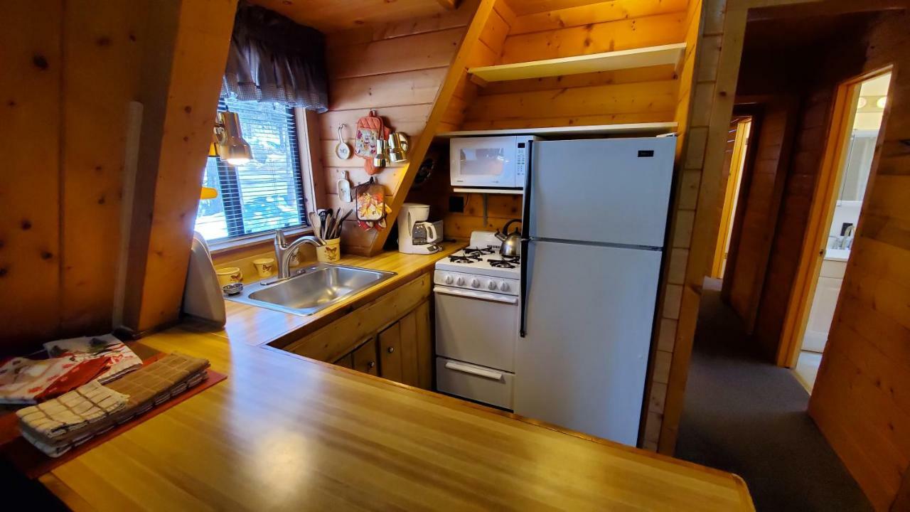 Reverse Creek Lodge June Lake Room photo