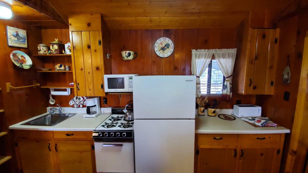 Reverse Creek Lodge June Lake Room photo