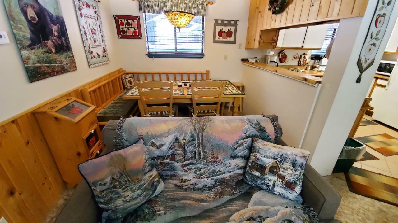Reverse Creek Lodge June Lake Room photo