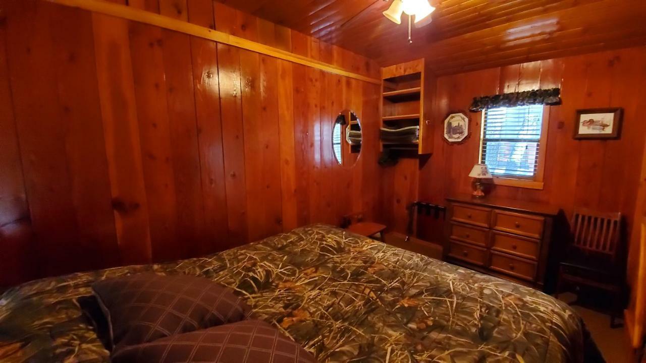 Reverse Creek Lodge June Lake Room photo