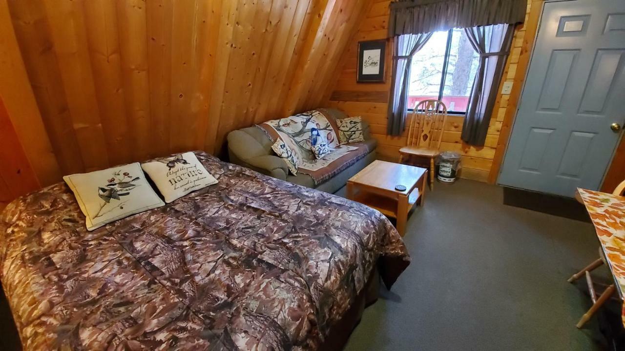Reverse Creek Lodge June Lake Room photo