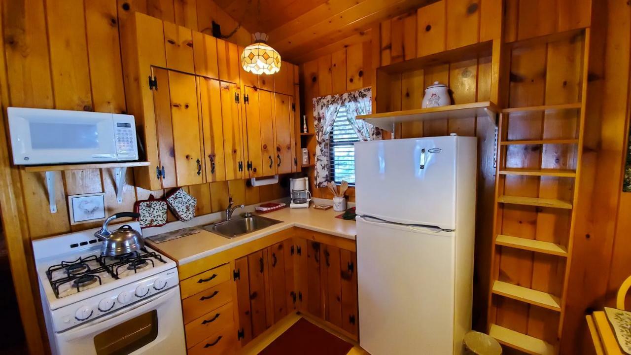 Reverse Creek Lodge June Lake Room photo