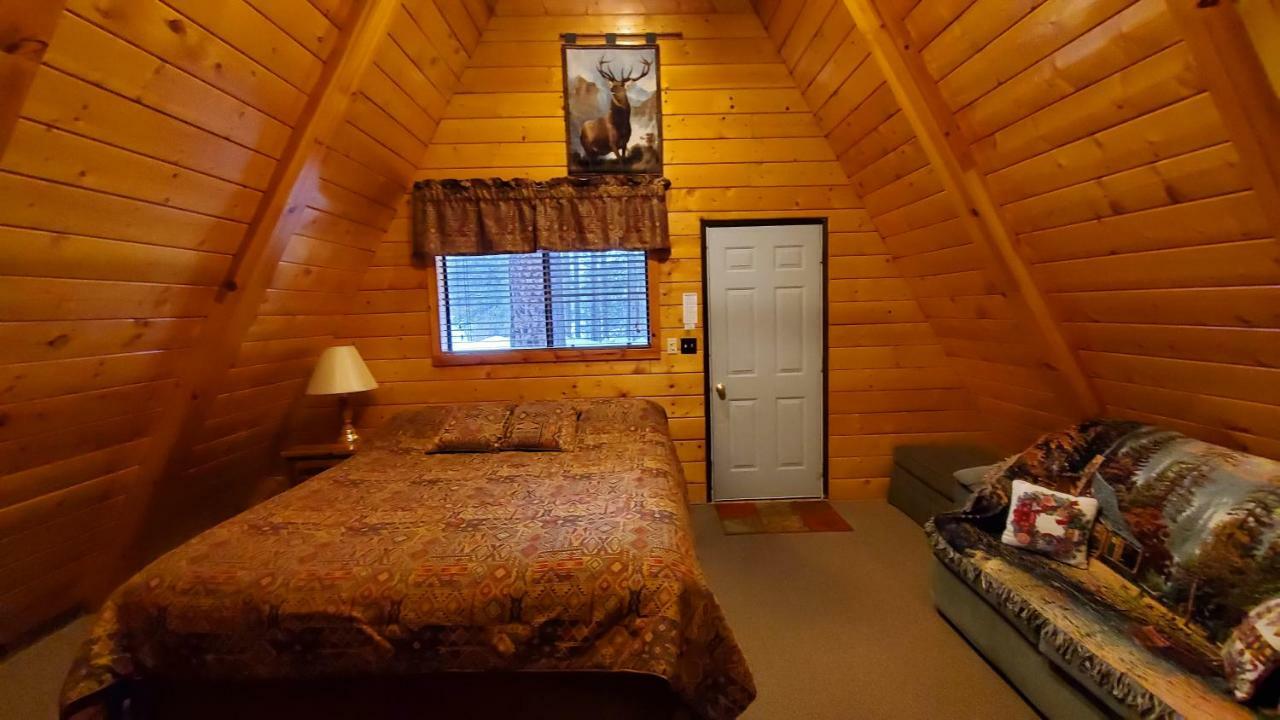 Reverse Creek Lodge June Lake Room photo
